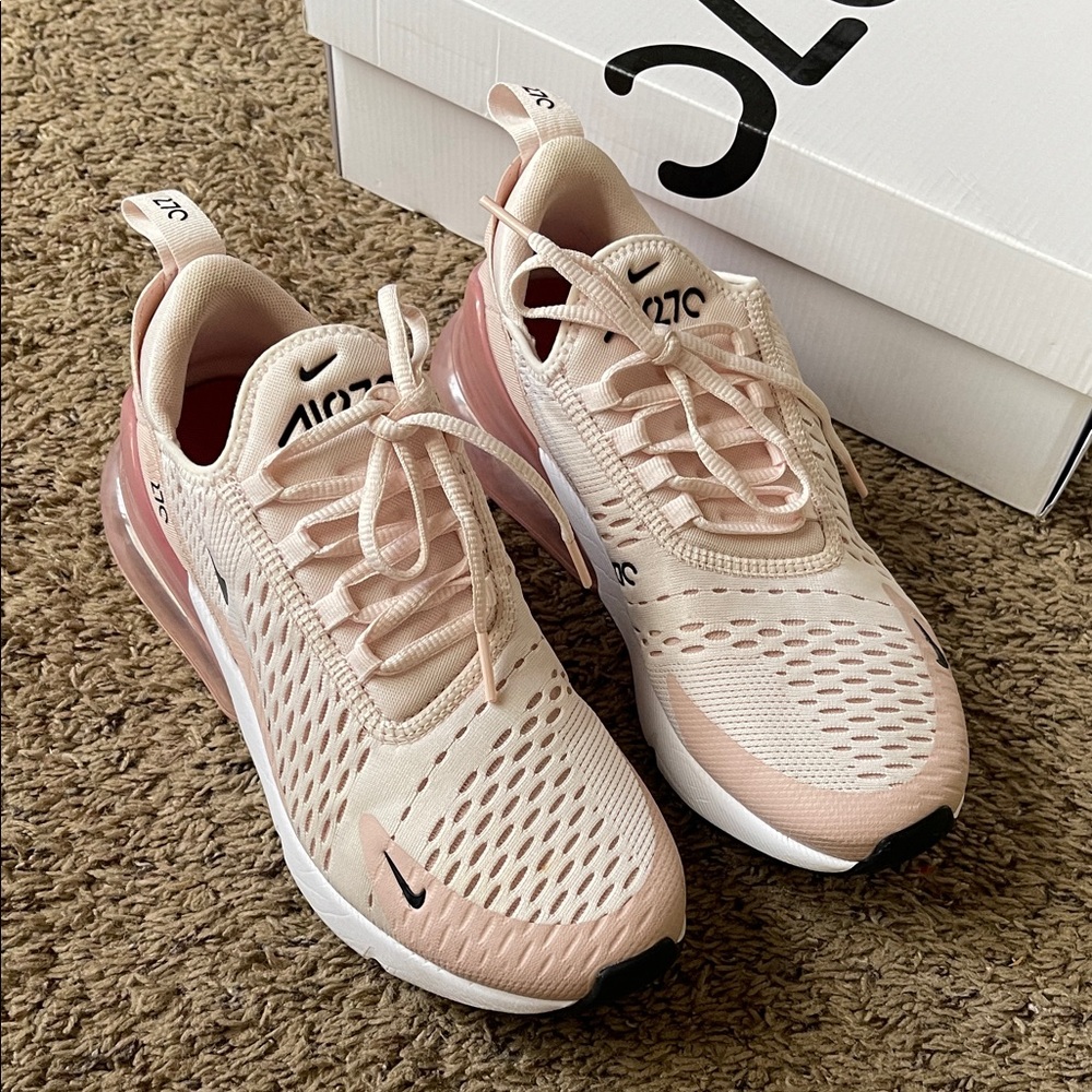 Nike Air Max 270 8.5 - Picture 2 of 10